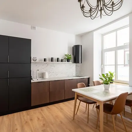 아파트 Spacious 1-bedroom In The Heart Of Old Town *