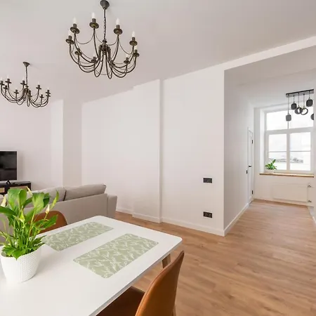 Spacious 1-bedroom In The Heart Of Old Town Апартаменти *