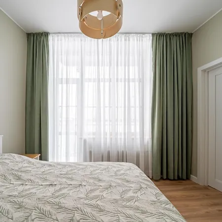 Spacious 1-bedroom In The Heart Of Old Town