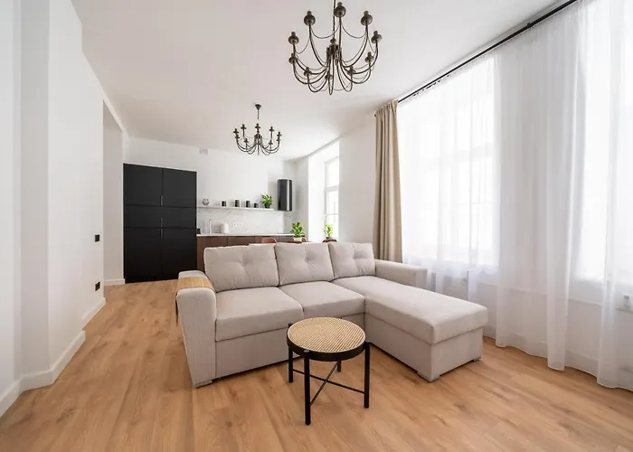 Spacious 1-bedroom In The Heart Of Old Town *