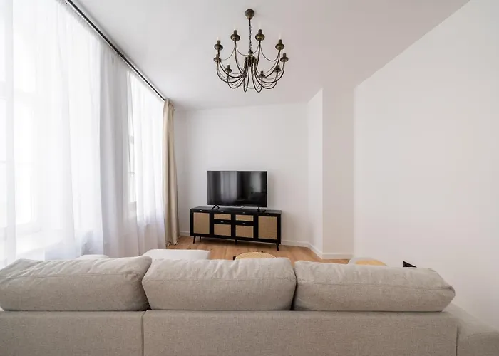 Spacious 1-bedroom In The Heart Of Old Town