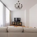 Spacious 1-bedroom In The Heart Of Old Town